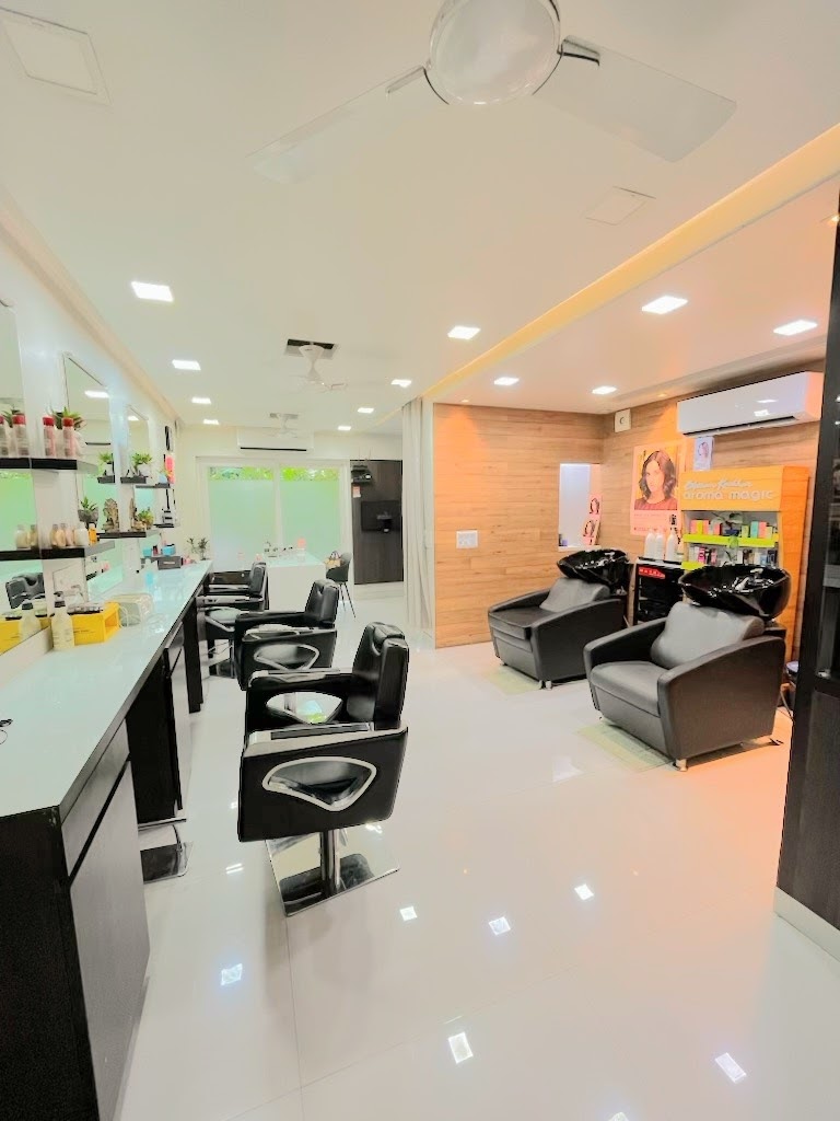 Roop Nikhar Herbal Beauty Salon - Delhi